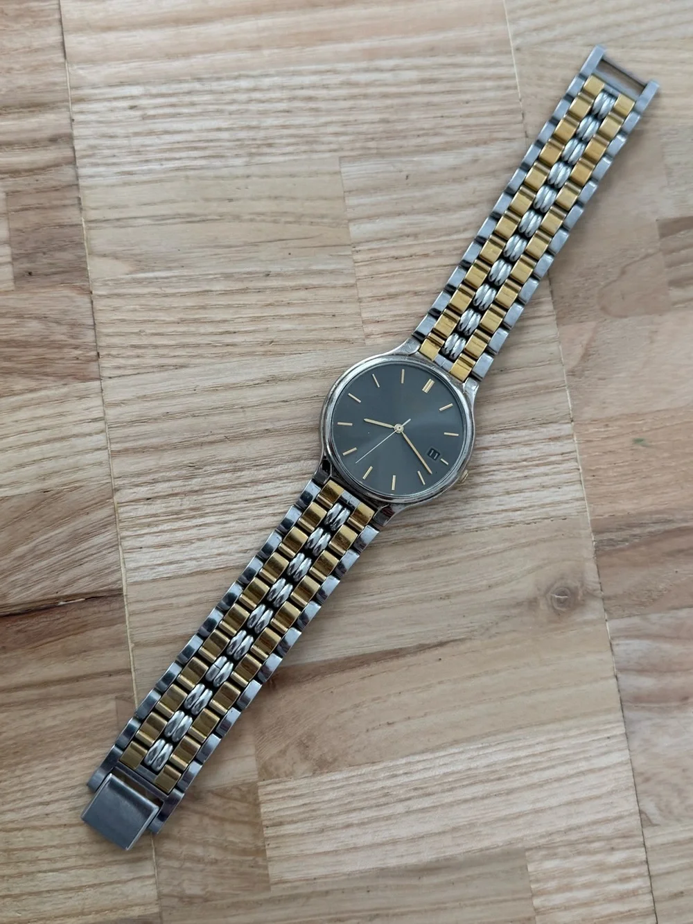 Seiko Vintage Watch Two-Tone Bracelet Case Gray Dial Date Window New Crystal